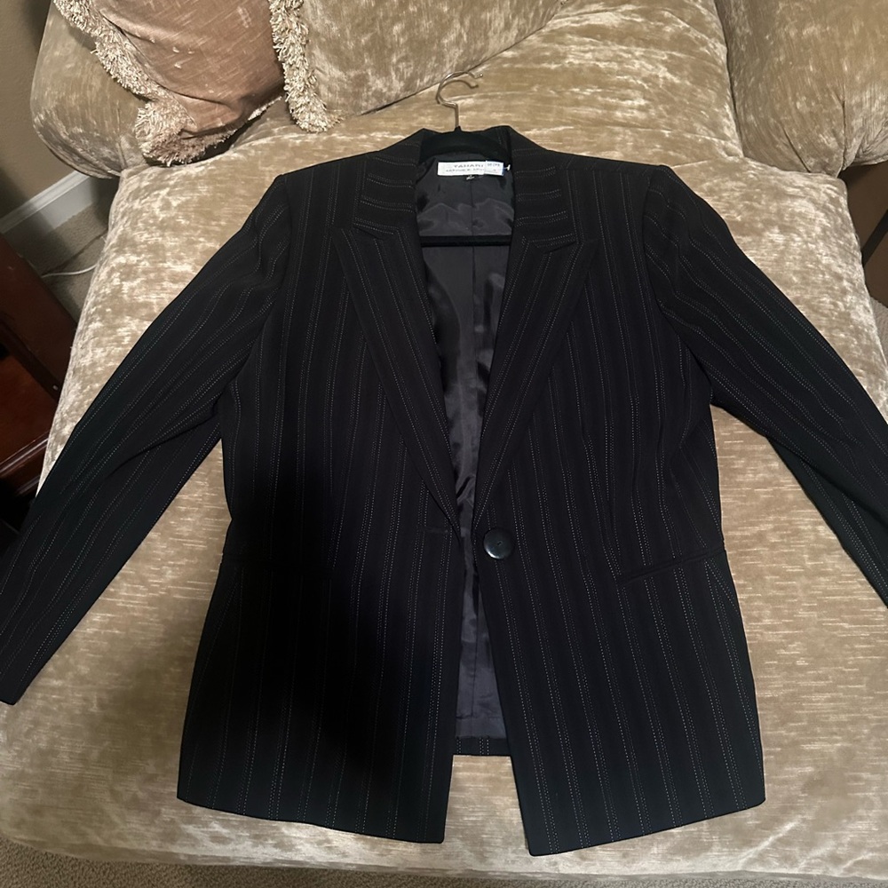 Tahari Black Blazer Tailored Cropped Design